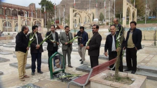 غبارروبی وگل آزین نمودن مزار شهدا کرمان در ده فجر انقلاب اسلامی