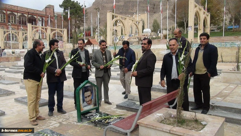 غبارروبی وعطرافشانی مزار شهدا کرمان در ده فجر انقلاب اسلامی  2